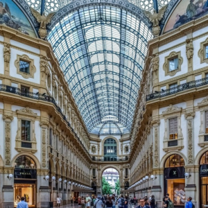 Tiffany & Co. gana una subasta récord para una tienda en Galleria en Milán. Esto es lo que le pagará a la ciudad