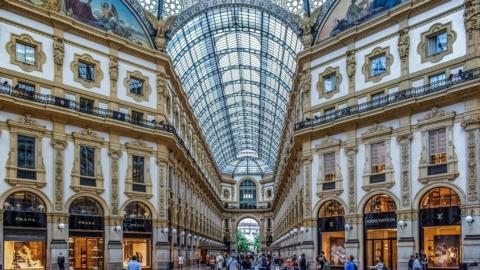 Tiffany & Co. gana una subasta récord para una tienda en Galleria en Milán. Esto es lo que le pagará a la ciudad