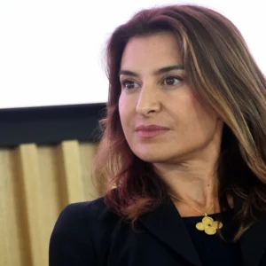 Intesa Sanpaolo: Paola Papanicolaou nuova responsabile della divisione banche estere