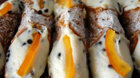 Sizilianische Köstlichkeiten: Im Mai kehrt nach 12 Jahren das Piana degli Albanesi Cannolo Festival zurück