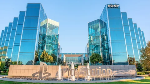 Sony: volume de negócios recorde, mas lucro em declínio. Vendas do PS5 abaixo das expectativas, foco em entretenimento e chips