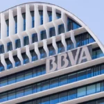 Bbva in orbita alla Borsa di Madrid: l’utile semestrale è da record, 36 miliardi ai soci fino al 2028