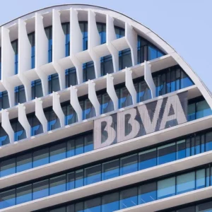 Bbva in orbita alla Borsa di Madrid: l’utile semestrale è da record, 36 miliardi ai soci fino al 2028