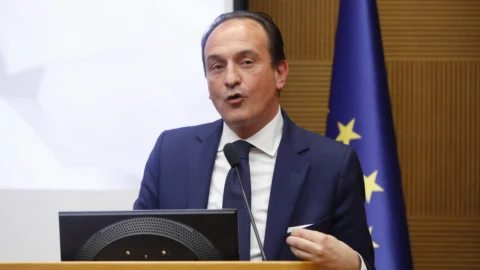 Elezioni: in Piemonte vince la destra che conferma Cirio, ballottaggio a Bari e Firenze, la sinistra vince a Cagliari e Bergamo