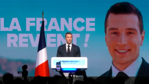 Elezioni in Francia, ballottaggi: lotta all’ultimo seggio, è l’ora della desistenza. Cosa sono le triangolazioni e perché gli scenari possibili sono tre