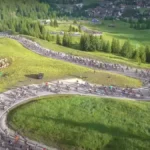 Maratona delle Dolomiti: ex campioni, imprenditori e 8 mila amatori in gara sui passi