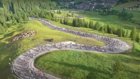 Maratona delle Dolomiti, la star dei cicloamatori: oltre 30 milioni l’indotto complessivo generato dagli 8mila iscritti