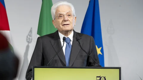 Mattarella, monito sull’assolutismo della maggioranza: “Non può esserci autorità senza limiti”