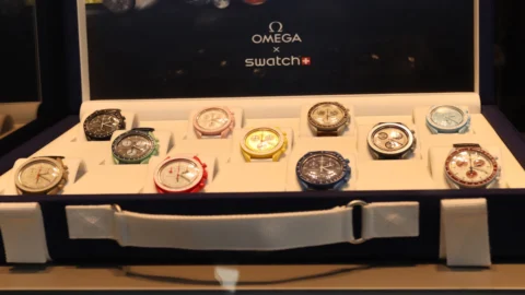 Swatch: primo semestre 2024 deludente a causa della crisi del lusso in Cina. Il titolo affonda in Borsa