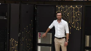 Walter Renna, ceo Fastweb con il supercomputer