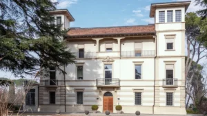 Tyche Bank Villa Altura