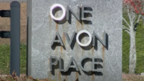 Avon dichiara bancarotta sotto il peso delle cause legali per il cancro da talco