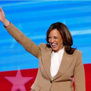 Kamala Harris: ottimismo sul futuro dell’America contro l’odio di Trump. Sì alla candidatura alla Casa Bianca