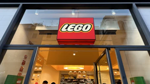 Lego, mattoncini vincenti: nel primo semestre 2024 crescita a doppia cifra, +16% gli utili mentre il fatturato sale del 13%