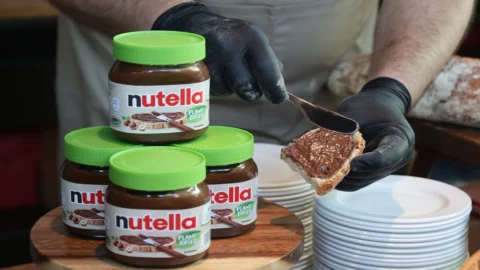 La Nutella vegana arriva nei supermercati: tappo verde, senza lattosio e plant based