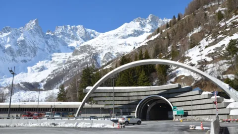 Il traforo del Monte Bianco chiude fino al 16 dicembre: interventi per 50 milioni di euro