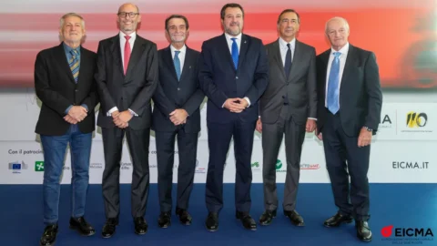 Eicma 2024 segna il ritorno dei grandi marchi della moto e il dominio cinese. Il mercato delle due ruote cresce, ma l’elettrico fatica