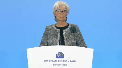 Lagarde: “Processo disinflazionistico ben avviato, ma ripresa più lenta”