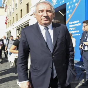 Bayrou ha perso la fiducia del Parlamento ma ha avuto il coraggio di dire alla Francia la verità