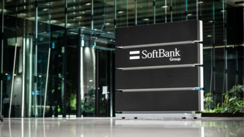 SoftBank ai massimi in Borsa a Tokyo sulle speranze di quotazione di OpenAI e Sb Energy. E lancia nuovi bond