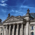 Deutschland schreibt Geschichte: Bundestag gibt grünes Licht für Reform der Schuldenbremse und hohe Investitionen in Verteidigung und Infrastruktur