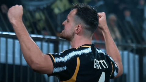 La Roma spreca l’occasione di vincere lo spareggio per la Champions e la Juve acciuffa il 3 a 3 in extremis. Il Milan espugna Cremona