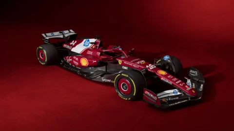 Nuova Ferrari SF25