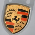 Porsche SE taglia le stime, ma vira sulla Difesa