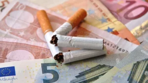 Sigarette e banconote