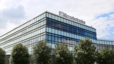 Stm, allarme 1.000 esuberi: sindacati contro Urso, “annuncio fuori dal tavolo istituzionale”