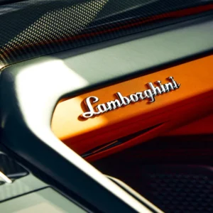 Auto: Volkswagen ia în considerare vânzarea Ducati și Lamborghini. Toyota își continuă refuzul, Ferrari Luce s-a vândut în China.