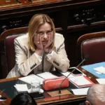 ヴェントテーネ、メローニは野党を追い出したことを自慢しているが、首相は国を分裂させるべきか、統一させるべきか？
