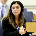 Picierno, a apaixonada europeia que surpreendeu Elly Schlein ao abrir os olhos de metade do Partido Democrata