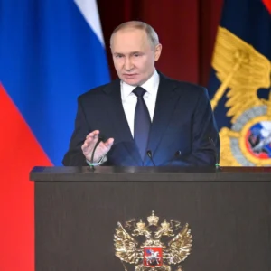 Ucraina, l’ultimatum dei volenterosi alla Russia: “Tregua o sanzioni”. Putin: Negoziati con Kiev dal 15 maggio”