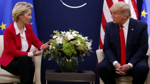 Dazi: Ue sospende contromisure per 90 giorni dopo la svolta di Trump. “Una chance ai negoziati”, il bazooka resta sul tavolo