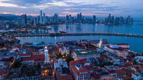 Panama, scacco danese a Trump: Maersk si prende la ferrovia del canale mentre Usa e Cina si contendono i porti