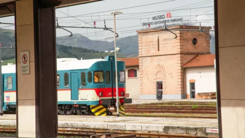 Fondazione Fs Italiane, Snam e Hitachi Rail presentano le storiche automotrici Aln668 rigenerate in chiave green