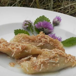 A Sutrio di scena i Cjarsòns piatto simbolo della Carnia: dieci paesi propongono la loro ricetta tradizionale dolce o salata ereditata dai cramârs