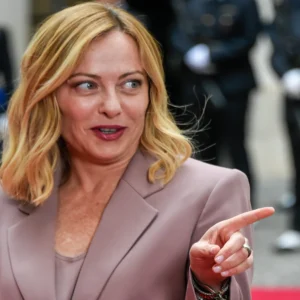 Meloni a due facce: ottima la proposta sulle garanzie di sicurezza per l’Ucraina ma malissimo sui No Vax
