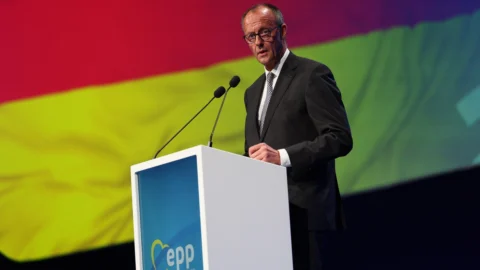 Germania senza governo: Merz bocciato a sorpresa dal Bundestag, fallisce la fiducia per sei voti