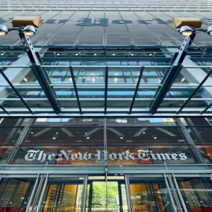 Il New York Times cede all’IA: accordo con Amazon per usare i contenuti editoriali