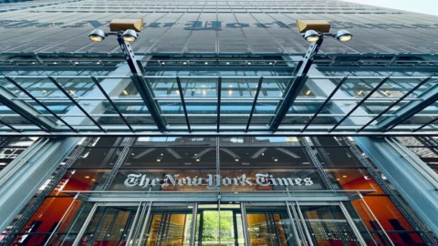 Il New York Times cede all’IA: accordo con Amazon per usare i contenuti editoriali