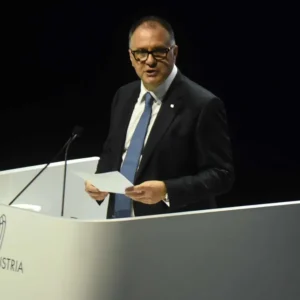 Confindustria, Orsini rilancia “un piano industriale straordinario per l’Italia e la Ue”. Focus su investimenti, salari e produttività
