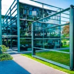 Richemont, i gioielli fanno ricco il bilancio 24/25 del colosso svizzero ma rallentano gli orologi. Titolo in rialzo in Borsa