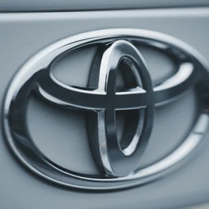 Toyota sconta l’effetto Trump: sotto il peso dei dazi previsto crollo dell’utile (-35%) nel 2025-2026