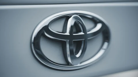 Toyota sconta l’effetto Trump: sotto il peso dei dazi previsto crollo dell’utile (-35%) nel 2025-2026