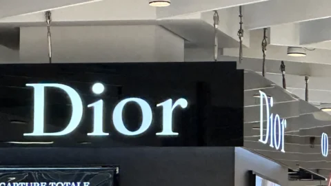 Jonathan Anderson prende le redini di Dior: è il nuovo direttore creativo di tutte le collezioni