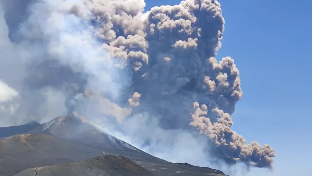 Nube sopra l'Etna