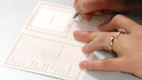 Carta d’identità cartacea: da agosto 2026 non sarà più valida. Come sostituirla e cosa fare per avere la nuova carta elettronica