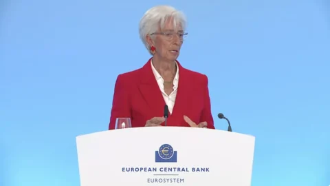 Lagarde (Bce): crescita Ue più debole nel breve per l’effetto dazi e per il rafforzamento dell’euro sul dollaro